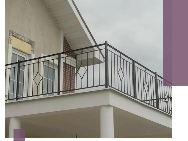 Изготовление балконных ограждений в Арсеньеве из металла и стекла