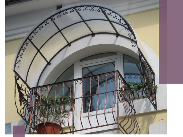 Козырьки над балконом в Арсеньеве — изготовление и монтаж